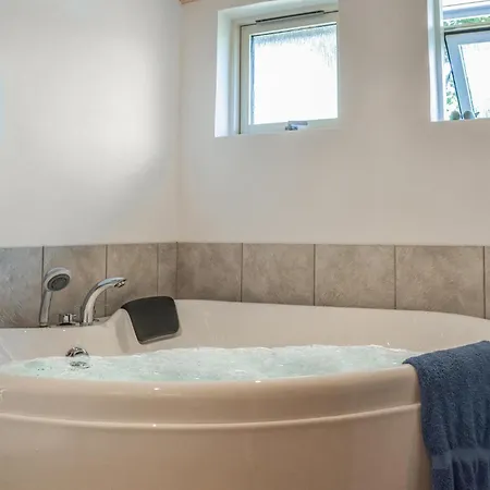 Three-bedroom In Grasted Græsted